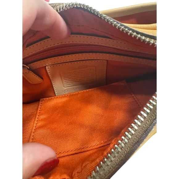 Sold! Coach Signature Canvas Shoulder Bag Brown - Picture 8 of 8